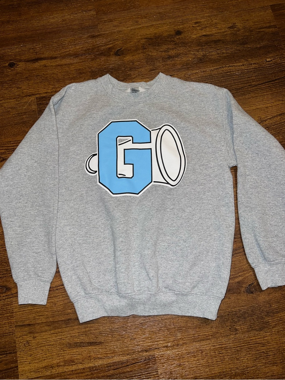 Gildan Gray Cheer Blue Graphic “G” Crewneck Sweatshirt Youth Size M